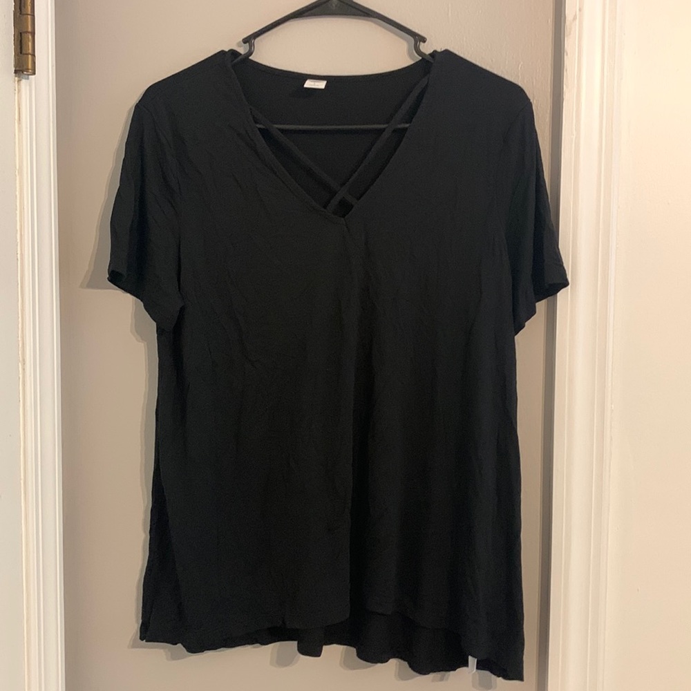 Black shirt sleeve tee